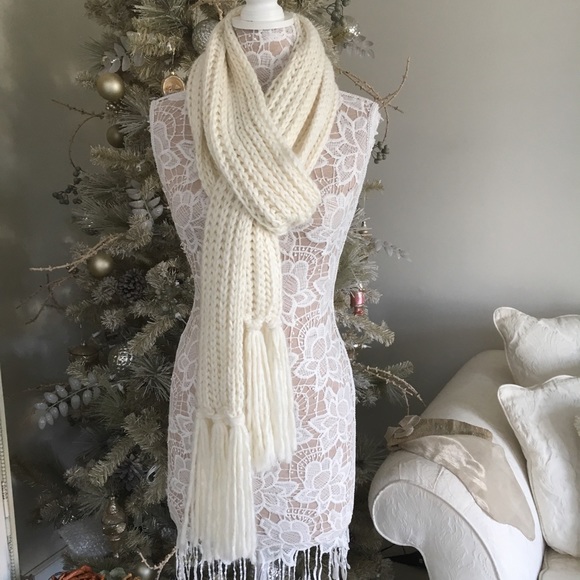 LOFT Accessories - Loft winter scarf